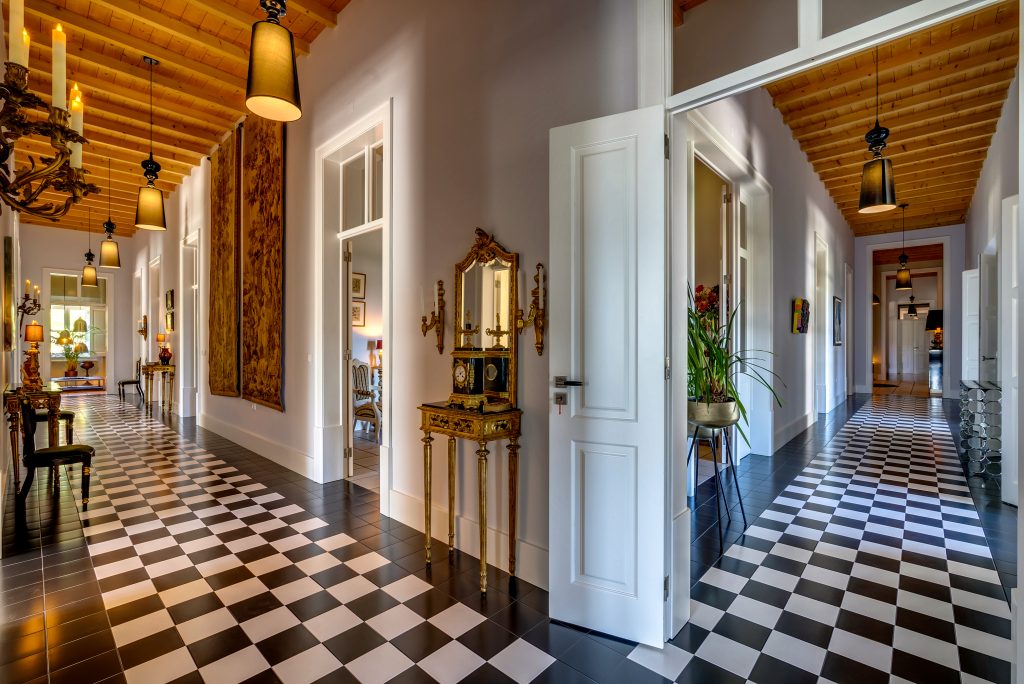 Casa do Piolhinho Villa Rental Portugal Tomar Hallway corners